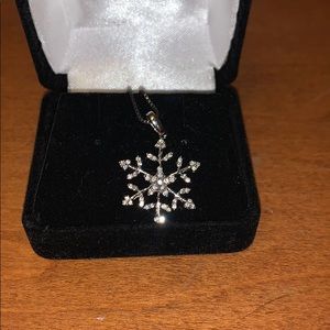Snowflake silver necklace